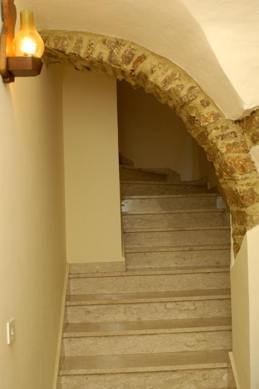 L'Antipapa Ξενοδοχείο Fondi Εξωτερικό φωτογραφία